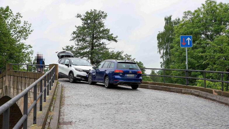 Für zwei Autos ist die Himmelsbrücke in Hainewalde zu eng.
Foto: Blaulichtreport Zittau