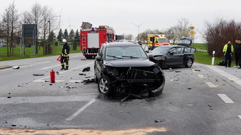 Dieser schwere Unfall geschah im April vergangenen Jahres auf der Reichenbacher Umfahrung an der Kreuzung Richtung Biesig/S 124 Nieskyer Straße (Archivfoto).