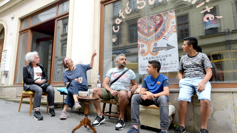 Das neue "Café Solidarité" in der Reichenberger Straße ist ein Treffpunkt des "Augen auf"-Vereins.