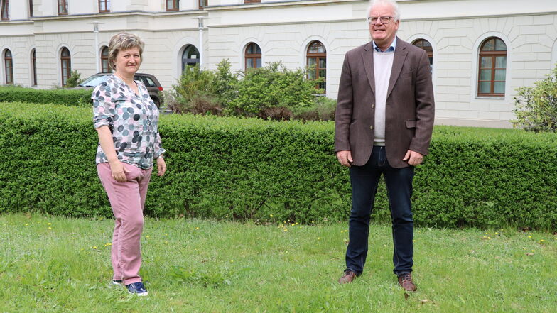 Eva Quoß und Günter Köster - neue Leiterin und scheidender Chef der Informations- und Servicestelle sowie Fachschule in Großenhain am Remonteplatz.