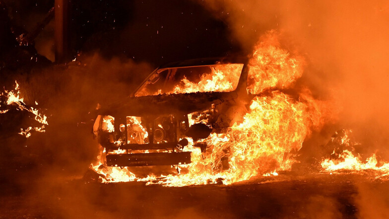 Beim Brand in Bärenstein ist auch ein Auto, das in der Scheune stand, mit verbrannt.