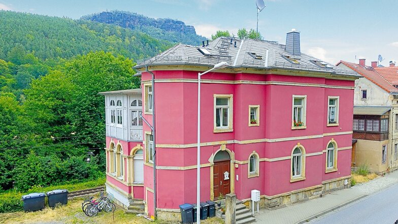 Denkmalgeschütztes Mehrfamilienhaus in Königstein / Mindestgebot 99.000 Euro