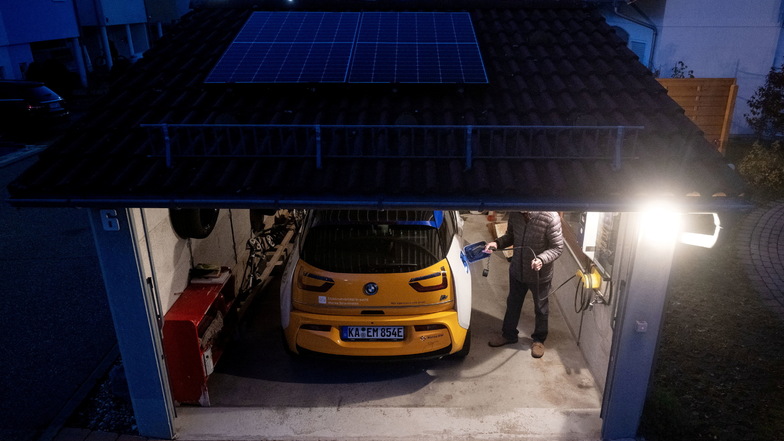 Ein neues staatliches Förderprogramm für das Laden von Elektroautos mit Solarstrom startet an diesem Dienstag. Im Topf sind bis zu 500 Millionen Euro.