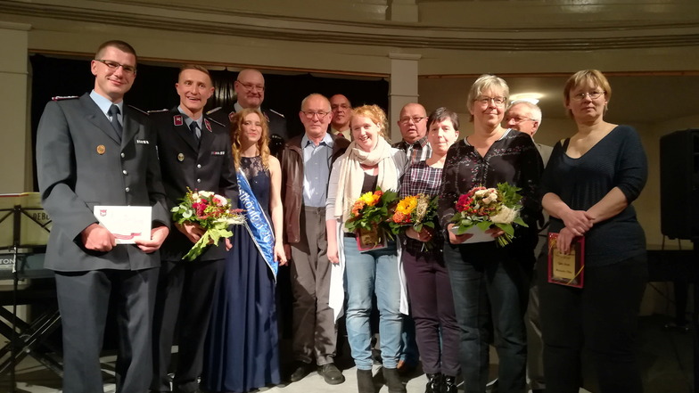 Im vergangenen Jahr hat sich die Stadt Roßwein bei acht Roßweinern und der Feuerwehr Gleisberg stellvertretend für alle, die sich engagieren, mit dem Ehrenamtspreis bedankt. Ab sofort können neue Vorschläge abgegeben werden.