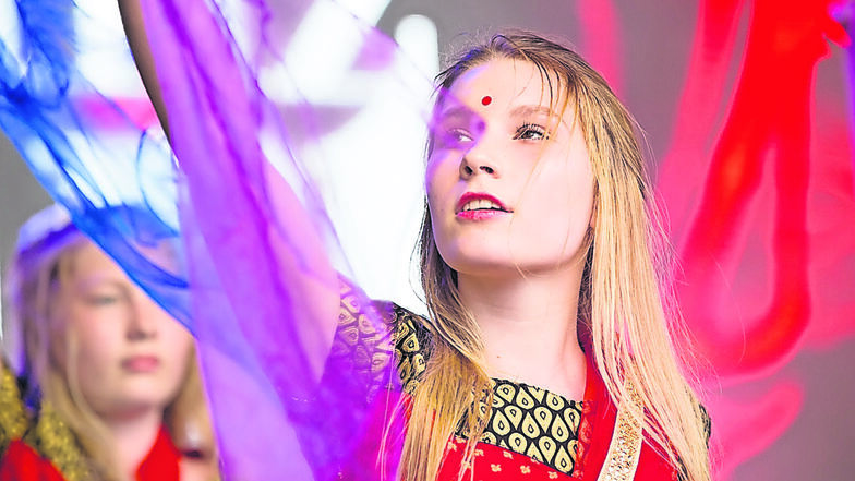 Der Jägerhof Putzkau richtet zum Internationalen Frauentag einen „Indischen Abend“ aus. Die Tänzerinnen von Tanzart zeigen Tänze vom Subkontinent.