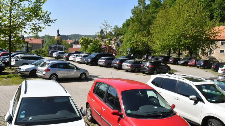 Der Parkplatz Eiche in Hohnstein ist an den Wochenenden und zur besten Wanderzeit meist gut gefüllt.