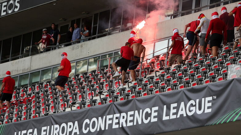 Kölner Fans beim Europapokal-Spiel des 1. FC Köln bei OGC Nizza am 8. September.