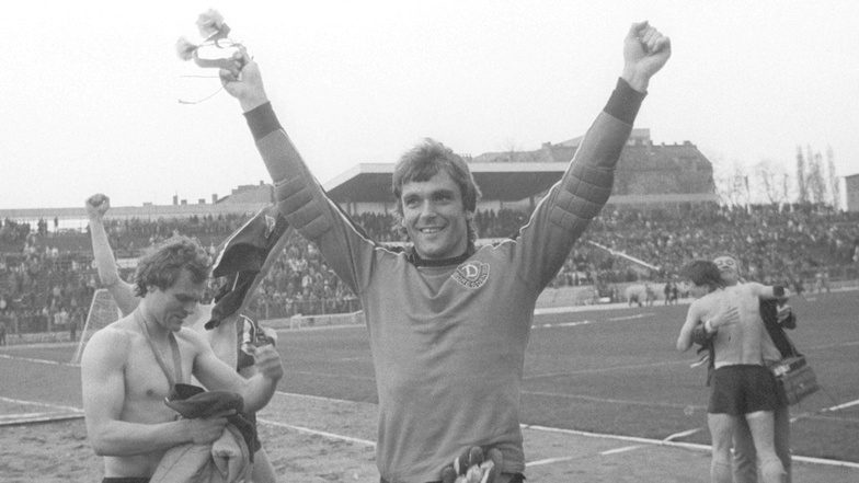 The endgames held: Bernd Jakubowski stopped an Elfmeter from the BFC Dynamo in the Elfmeterschießen. The Dresdner Schützen hit every eleven meters.