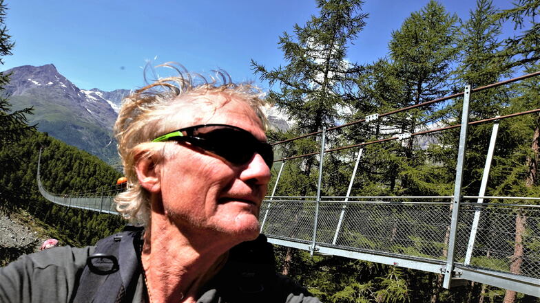 Der Kamenzer Bergsteiger Reinhard Richter war Ende August unterwegs am Mont Blanc. Eigentlich sollte es eine Umrundung werden. Doch anhaltende Regenfälle machten ihm einen Strich durch die Rechnung. Im Hintergrund sieht man die Europabrücke.