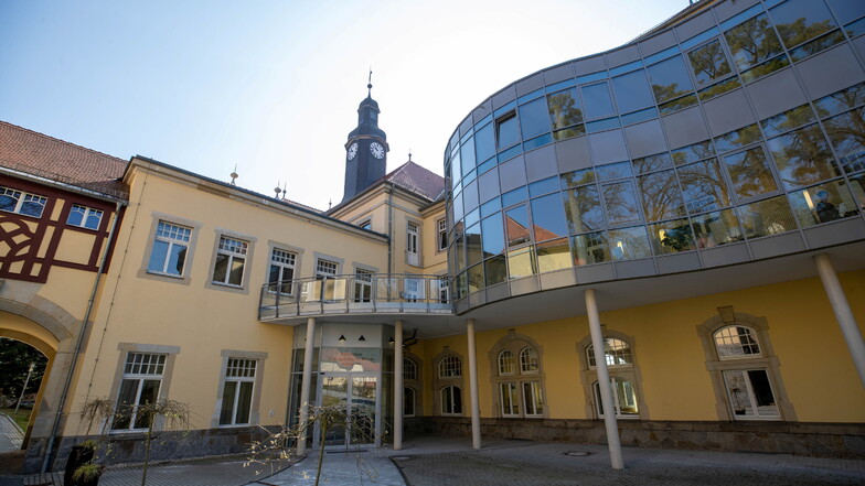 Die orthopädische Fachklinik im Hohwald. Auch in den Krankenhäuser Sebnitz und Radeberg sind Besuche wieder möglich.