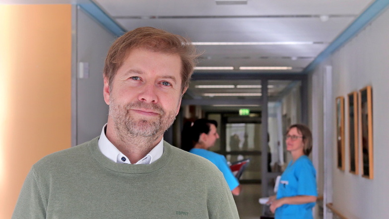 Michael Rasche ist der neue Pflegedirektor im St. Johannes Krankenhaus Kamenz. Er ist für 210 Mitarbeiter aus verschiedenen Bereichen der Pflege verantwortlich.