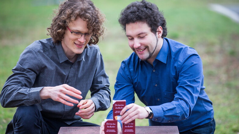 Jonas Meintschel (l.) und Philipp Hänicke wollen mit ihrem eigenen Kartenspiel durchstarten.