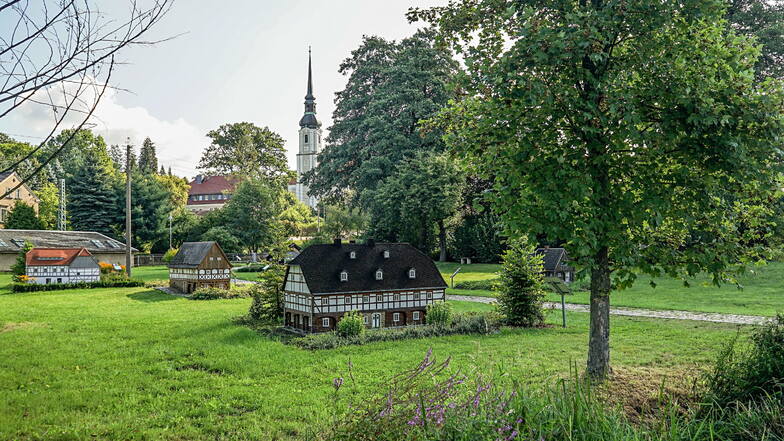 Der Umbegindehaus-Park in Cunewalde öffnet ab Ostern wieder.