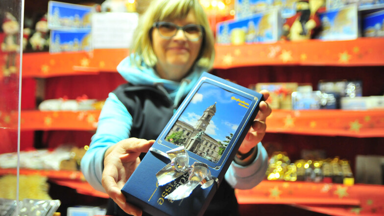 Carmen Pietzsch verkauft ganz besonders schön verpackte Schokolade. Besonders geeignet ist dieser süße Gruß aus Großenhain.