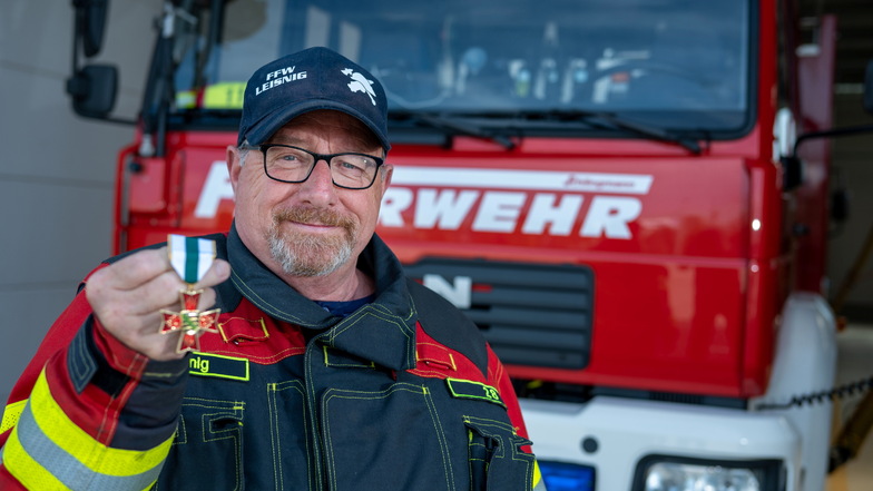 Erik Schmidt ist seit 40 Jahren bei der Leisniger Feuerwehr aktiv. Er sorgt als Maschinist dafür, dass die Kameraden sicher an die Einsatzorte kommen.