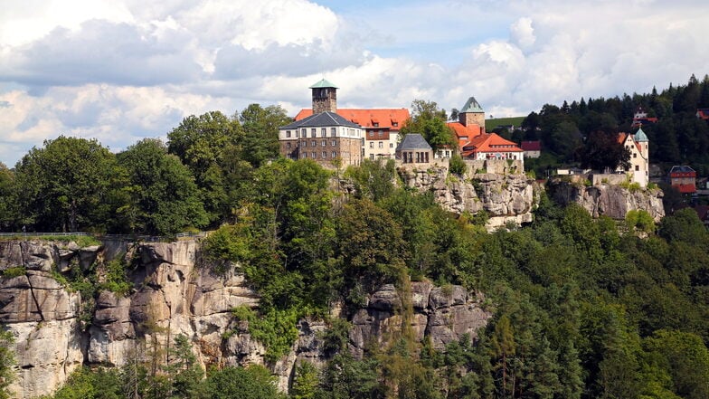 Die Burg Hohnstein ein Wahrzeichen in der Sächsischen Schweiz wird saniert. Zunächst starten die Arbeiten im Burggarten.