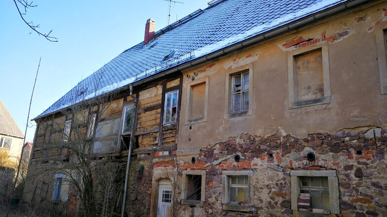 Die alte Schäferei in Däbritz wird abgerissen. Weil es Spuren von Fleckfledermäusen gibt, müssen Ausweichquartiere errichtet werden.
