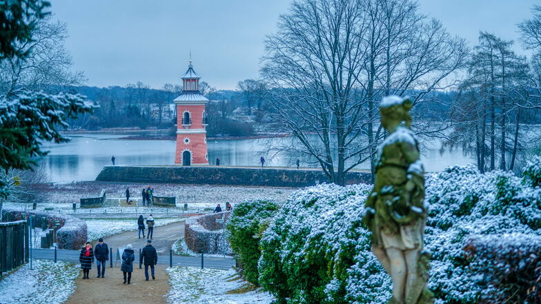 Winterwetter lockte am vergangenen Wochenende hunderte Spaziergänger in Moritzburg nach draußen.