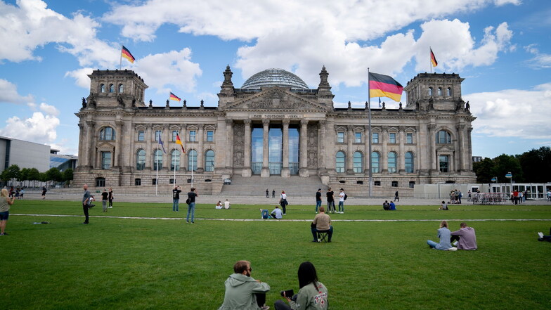 Im Wahlkreis 156 - Bautzen I, wozu der Großteil des Landkreises Bautzen gehört, treten zehn Kandidaten an, die direkt in den Bundestag im Reichstagsgebäude in Berlin einziehen wollen.