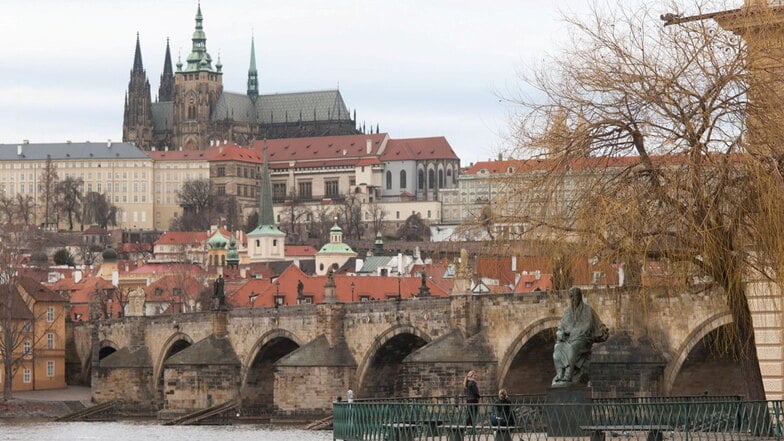 Das Ufer der Moldau in Prag: Tschechien bereitet sich auf starke Regenfälle und Hochwasser vor.