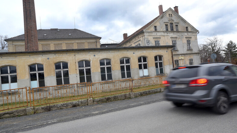 Die alte Webschule in Großschönau steht seit Jahren weitgehend ungenutzt leer.