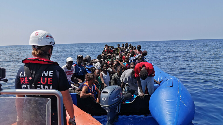 Der Dresdner Verein "Mission Lifeline" ist regelmäßig zur Seenotrettung im Mittelmeer unterwegs.