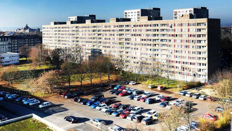 Der Vonovia gehören in Dresden etwa 38.700 Wohnungen. Auch dieses Hochhaus an der Florian-Geyer-Straße in der Johannstadt gehört dazu.