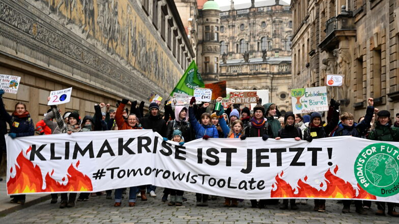 Vor historischer Kulisse ging es um aktuelle Themen: der Klimastreik in Dresden.