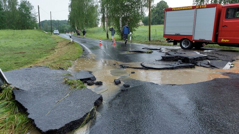 Anfang Juni 2018 tobte in der Region um Choren ein schweres Gewitter. Die Niederschläge richteten erheblichen Schaden an. Unter anderem wurde die Straße zwischen Choren und Rüsseina beschädigt.