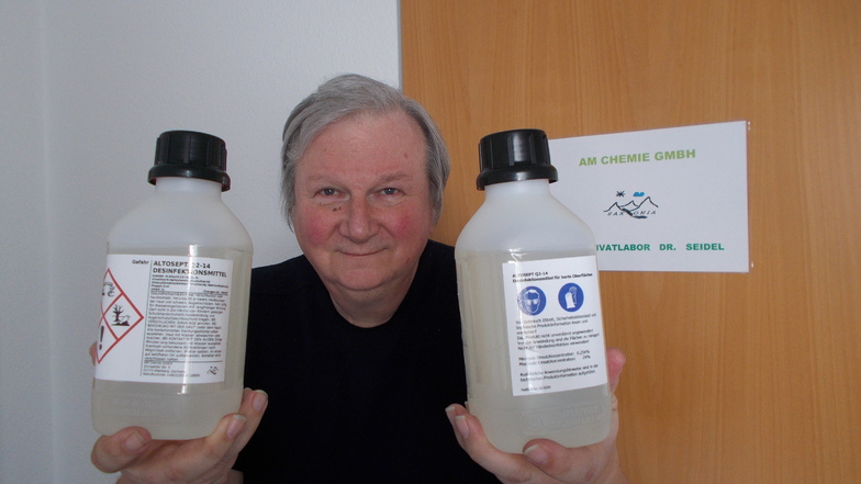 Der Altenberger Unternehmer Dr. Andreas Seidel hat mit der Produktion von Desinfektionsmitteln begonnen.