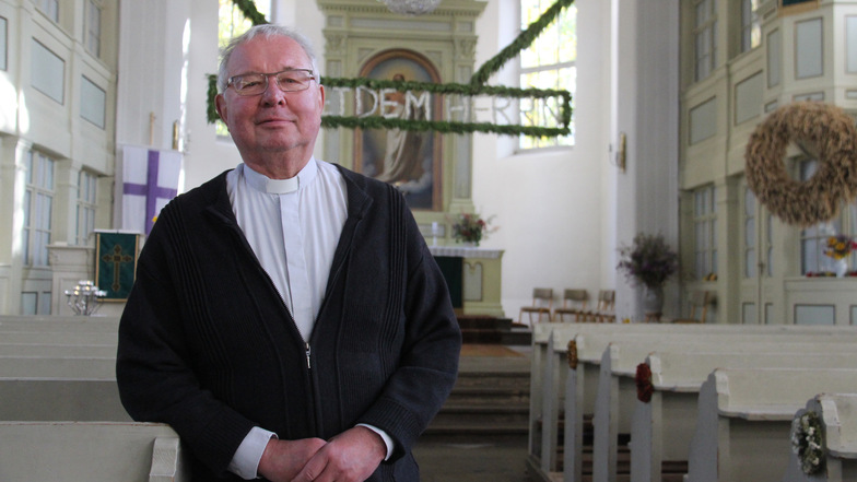Gilbrecht Greifenberg, Pfarrer im Ruhestand, predigt noch gelegentlich in der Crostauer Kirche. Am Sonntag erwartet er seinen früheren Studienkollegen, den Fernsehmoderator Peter Hahne.