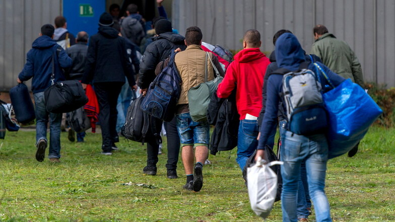 Der Landkreis Mittelsachsen sucht Lösungen, um Asylsuchenden statt Geld künftig Sachleistungen auszureichen.