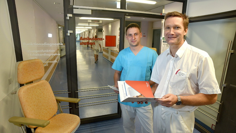 Der Ärztliche Direktor des Klinikums, Mathias Mengel (rechts), hat in einem Video-Forum geäußert, dass nicht allen Patienten am hiesigen Krankenhaus geholfen werden kann.