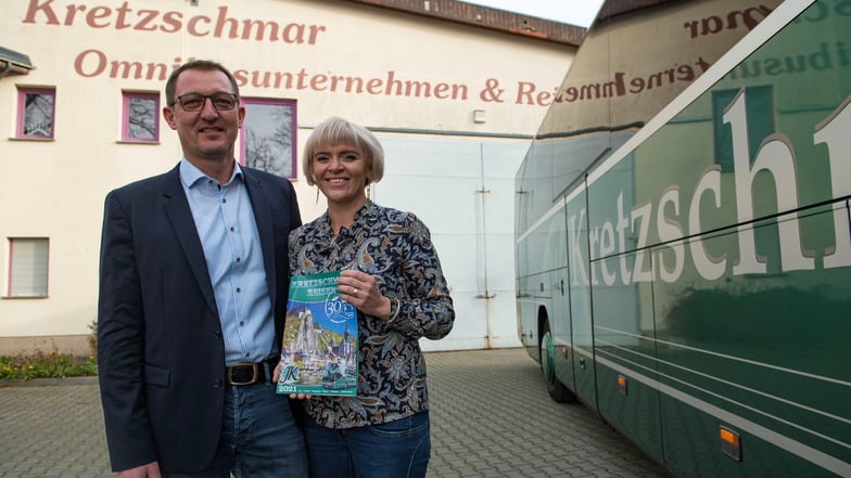 Eileen und Jens Kretzschmar feiern in diesem Jahr Jubiläum mit ihrem Bus-Reiseunternehmen in Kalkreuth. Doch erst im Juli geht es wirklich los.