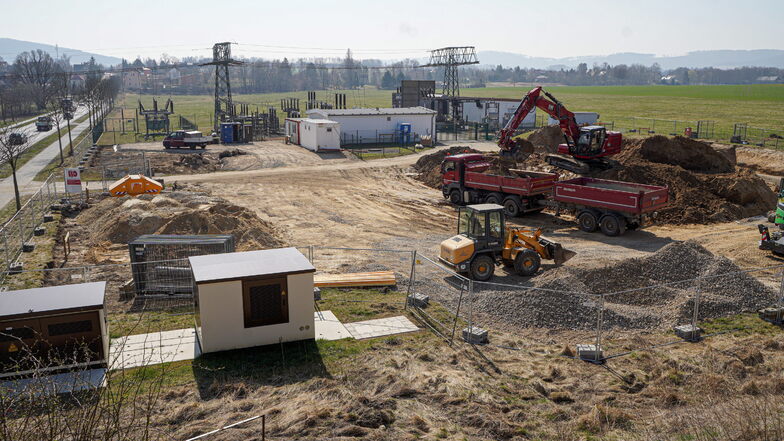 Am Umspannwerk an der B96 in Oberkaina haben jetzt Bauarbeiten begonnen.
