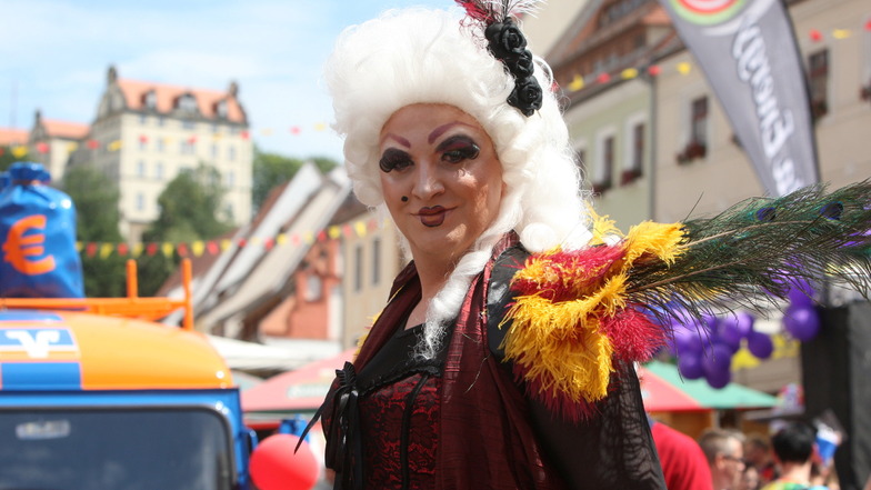 Der 24-jährige Marco als Gräfin Cosel: Der Travestie-Künstler ist der Hingucker bei der Aktion des Pirna CSD-Vereins am 17. Mai.