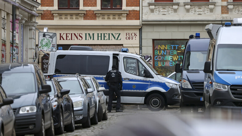 Polizei durchsucht mehrere Objekte in Leipzig-Connewitz