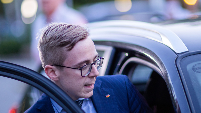 Der CDU-Politiker Philipp Amthor muss in nächster Zeit auf dem Beifahrersitz Platz nehmen.