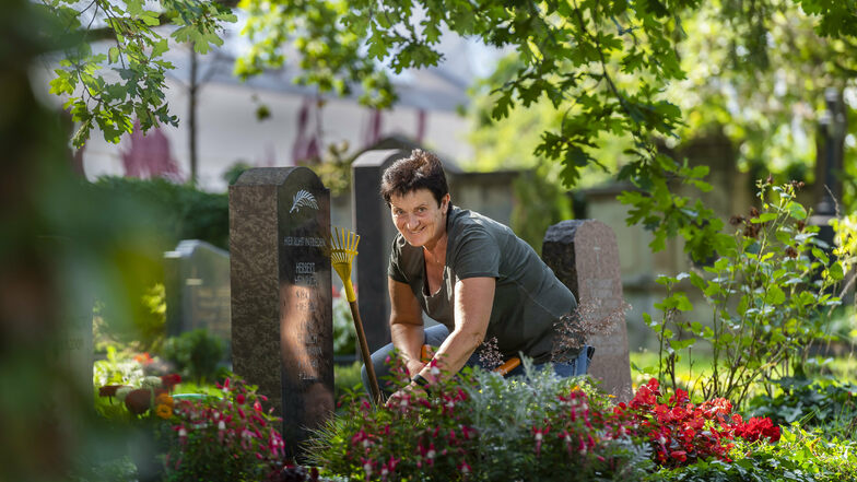 Hat mit einigen der Toten zu deren Lebzeiten die Bepflanzung besprochen: Friedhofsgärtnerin Liane Eyßer aus Dresden.