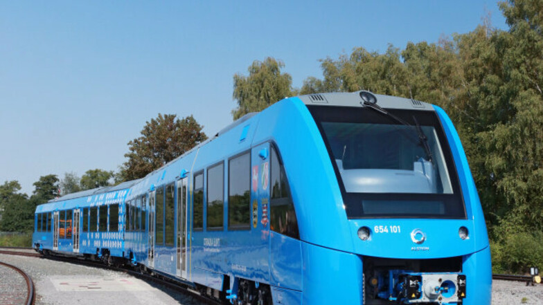 Diesen Zug, der seinen Antrieb aus Wasserstoff bezieht, fertigt Alstom (noch) nicht in Bautzen, sondern in Frankreich. Der französische Schienenfahrzeugbauer möchte das Unternehmen Bombardier Transportation kaufen.