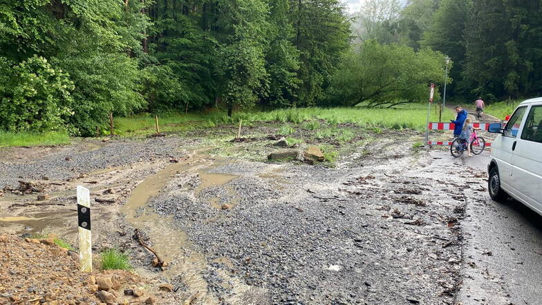 Die Wendestelle an der Bergstraße im Hohnsteiner Ortsteil Goßdorf wurde durch das Unwetter zerstört.