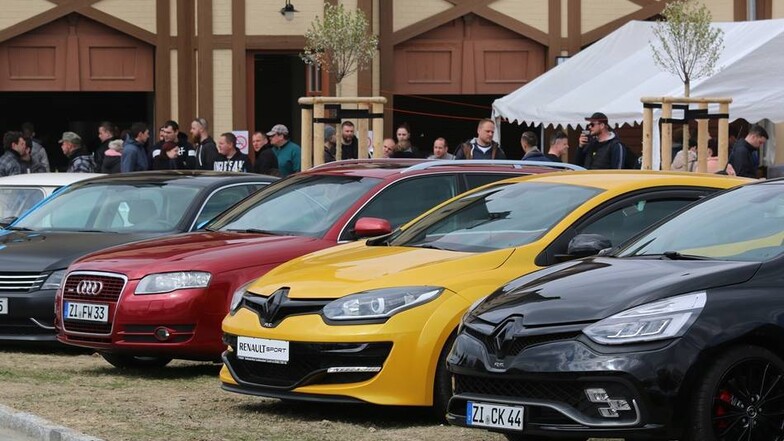 Die Teilnehmer mussten sich vorher beim Verein um die Teilnahme bewerben, am Sonnabend waren dann 220 Fahrzeuge zu sehen.