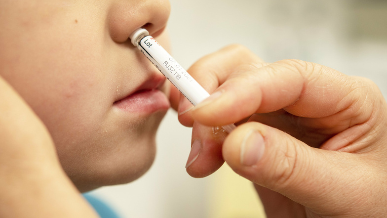 Spray statt Spritze: Das ist die Grippeschutzimpfung für Zwei- bis Siebenjährige.