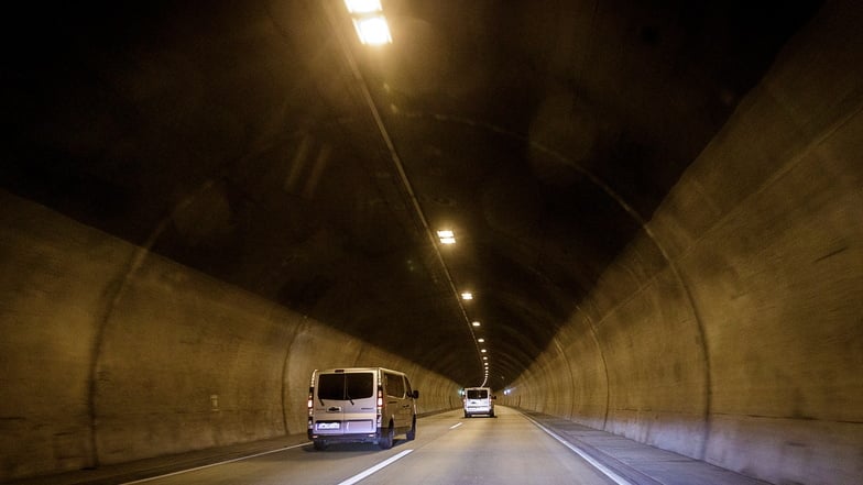 Schon vor der 2022 beginnenden Komplettsanierung des Autobahntunnels Königshainer Berge wird bereits kräftig investiert.