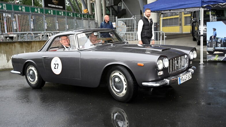 Lancia Flaminia Touring GT, Baujahr 1960, mit Fahrer Walther Sälzer und Beifahrer Alexander Wagner.