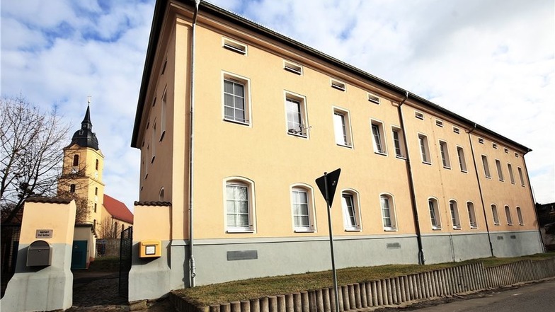Eine Unterkunft für Asylbewerber in der Nickritzer Straße in Riesa: Das Haus war 2013 für die Unterbringung von 50Menschen umgebaut worden.