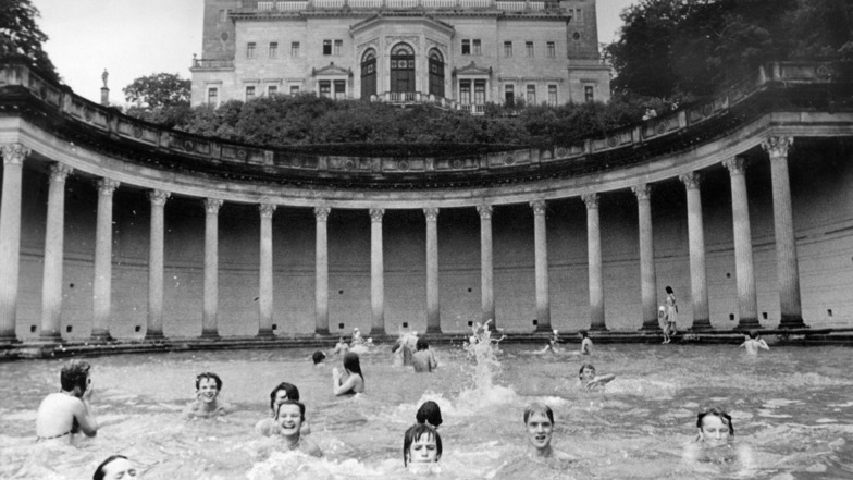 Das Römische Bad auf einem Archivfoto aus dem Jahr 1982, als hier noch gebadet wurde. Seit diesem Frühjahr wird es saniert und voraussichtlich 2027 fertig sein.