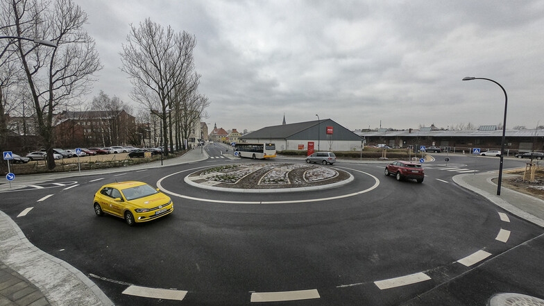 Der neue Kreisverkehr an der Bahnhof-/Krölstraße ist seit Mittwoch für den Verkehr freigegeben.