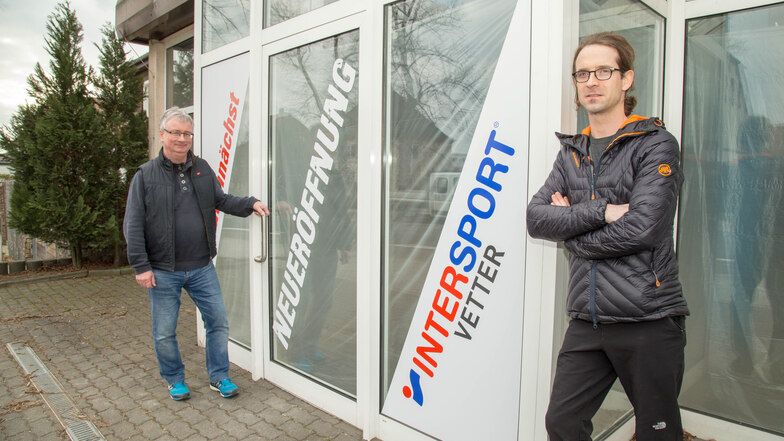 Am 13. März wollen Andreas (links) und Martin Vetter ihr Sportfachgeschäft am neuen Standort eröffnen. Es befindet sich in dem ehemaligen Gebäude von Raumausstatter Karsten Baschik, der die Immobilie an Vetters verkauft hat.