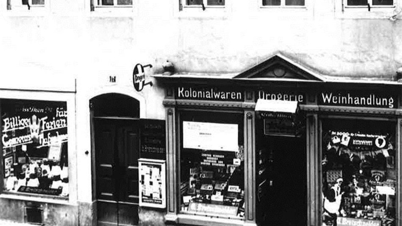 Berliner Straße 17:  Die Karte von 1920 zeigt den Drogerieladen Brettschneider. Bis 1980 führte ihn die Familie. Dann war es Sattlerei, später Buchladen, dann Sanitärwaren, dann babybubu-Laden.